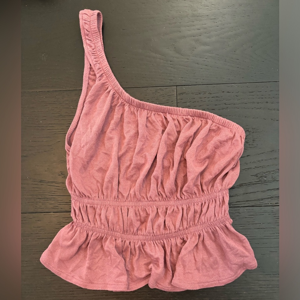 URBAN OUTFITTERS ONE SHOULDER CROP TOP